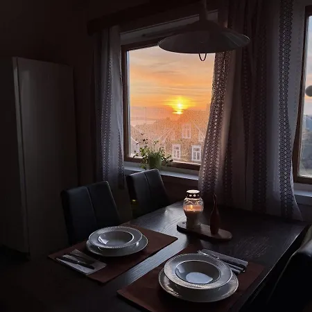 Entire With The View Of Hornoya דירה